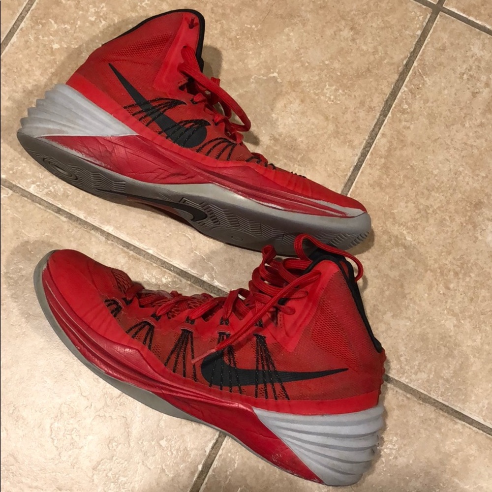 Basketball sneakers